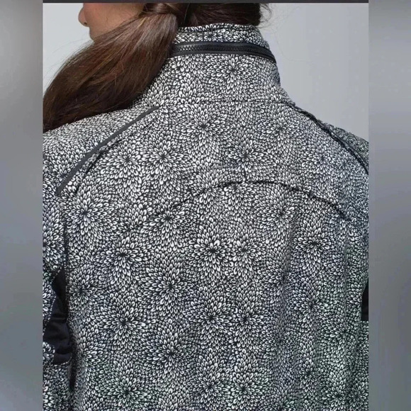 Lululemon Spring Forward Jacket
Plush Petal Black Ghost / Black 4 - Picture 5 of 14